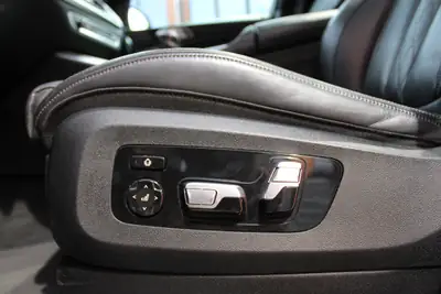 BMW X5 xDrive 40i M-Sport — SUV 7 places premium, toit panoramique et suspension pneumatique — Miniature 29