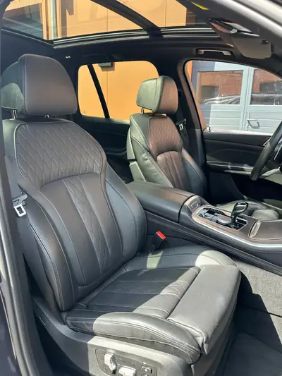 BMW X5 xDrive 40i M-Sport — SUV 7 places premium, toit panoramique et suspension pneumatique — Miniature 31