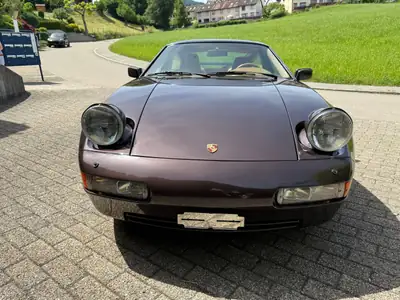 Porsche 928 S4 — Coupé sportif des années 80, fraîchement certifié Youngtimer — tableau de bord