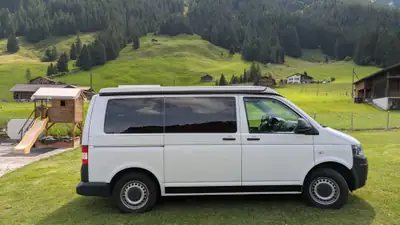 VW T5 2.0 TDI 4motion — Monospace 8 places robuste, toit relevable et autonomie maximale — fianco