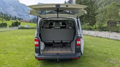 VW T5 2.0 TDI 4motion — Monospace 8 places robuste, toit relevable et autonomie maximale — vista posteriore