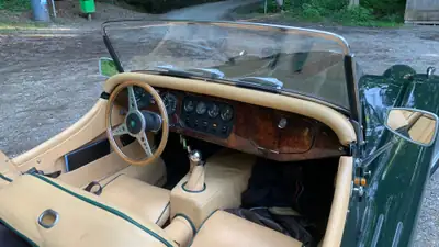 Morgan Plus 8 Roadster 1989 — Légende britannique, British Racing Green authentique — vue extérieure