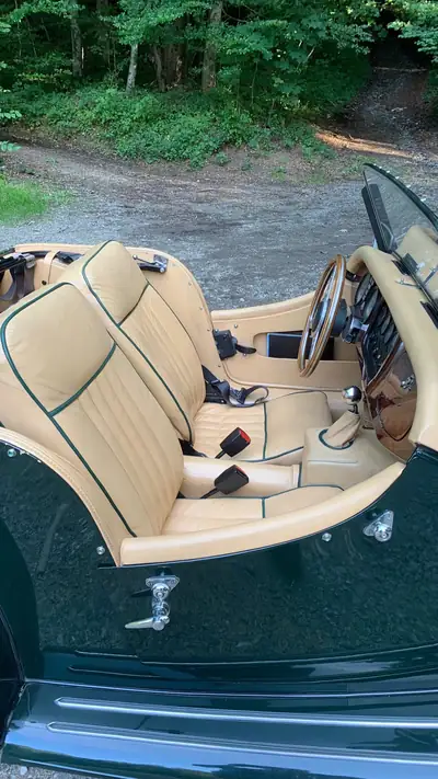 Morgan Plus 8 Roadster 1989 — Légende britannique, British Racing Green authentique — Miniature 13