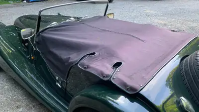 Morgan Plus 8 Roadster 1989 — Légende britannique, British Racing Green authentique — Miniature 18