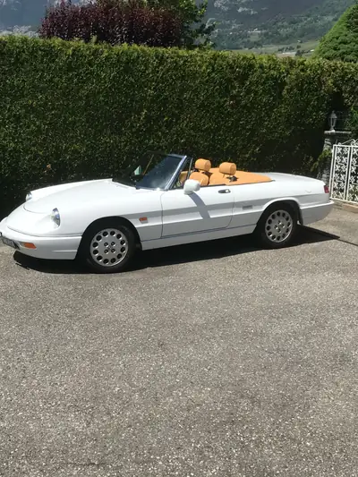 Alfa Romeo Spider 2.0 — Cabriolet italien légendaire, 26 000 km seulement — Außenansicht