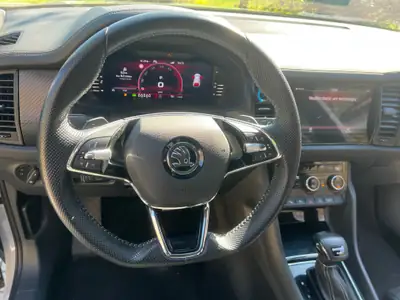 Skoda Kodiaq 2.0 TDI SportLine 4x4 — SUV robuste, 200 ch et transmission DSG — Seitenansicht