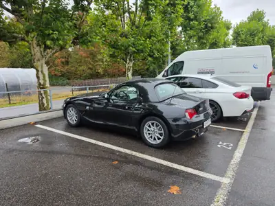 BMW Z4 2.0i Roadster 2009 — Cabriolet sportif, très peu kilométré, état impeccable — intérieur