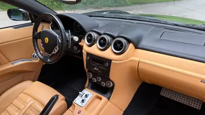 Ferrari 612 F1 2006 — Gran turismo légendaire, 540 ch, 42'000 km seulement — vista posteriore