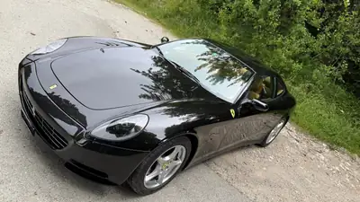 Ferrari 612 F1 2006 — Gran turismo légendaire, 540 ch, 42'000 km seulement — vista esterna