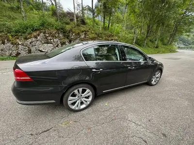 VW Passat 3.6 FSI Highline 4Motion — Berline sportive 300 ch, transmission DSG — arrière
