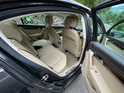 VW Passat 3.6 FSI Highline 4Motion — Berline sportive 300 ch, transmission DSG — tableau de bord