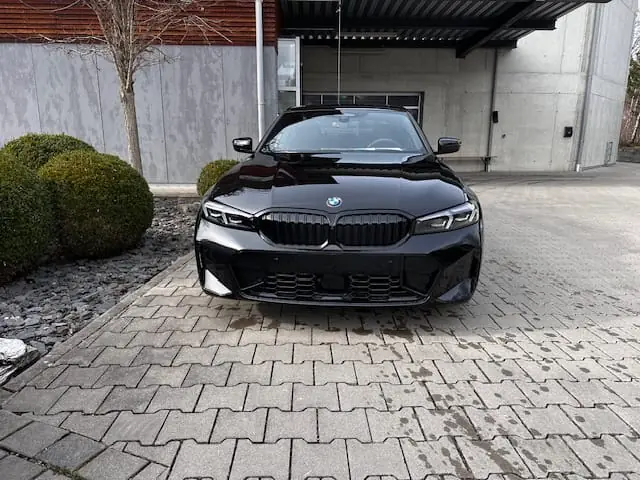 BMW 330d xDrive M Sport Pro 2024 — Diesel performant, très peu kilométré, équipement premium — vue extérieure