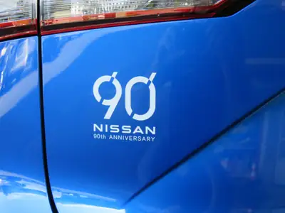 Nissan Qashqai 1.3 DIG-T MHEV Tekna+ — SUV Hybride 4x4, Edition 90 ans — Miniature 7