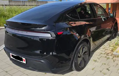 Tesla Model Y Long Range Dual Motor AWD 2025 — SUV électrique haute performance, 48 000 km — arrière