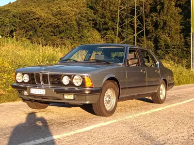 BMW 735 735iA Katalysator 1986 — Berline prestige d'époque, entretien impeccable — vista esterna