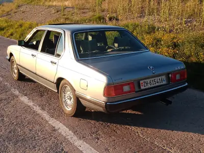 BMW 735 735iA Katalysator 1986 — Berline prestige d'époque, entretien impeccable — cruscotto