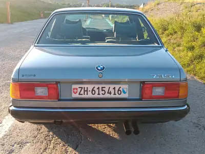 BMW 735 735iA Katalysator 1986 — Berline prestige d'époque, entretien impeccable — dettaglio