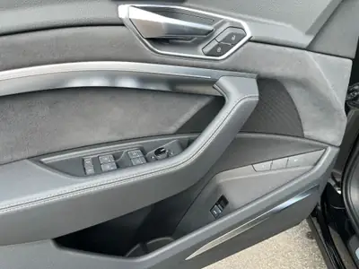 Audi e-tron S Sportback quattro — SUV électrique 503 ch, garantie usine active — Thumbnail 12