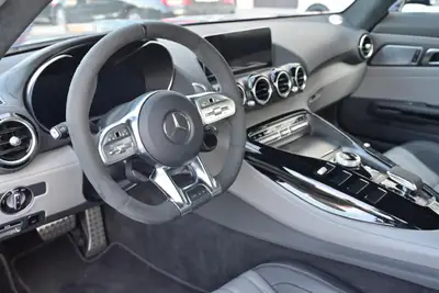 Mercedes-AMG GT C — Coupé sport 558 ch, très faible kilométrage — Innenraum