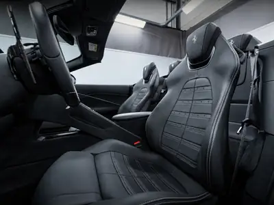 Ferrari Roma Spider 3.9 V8 — Cabriolet italien haute performance, 6000 km seulement — Miniature 11