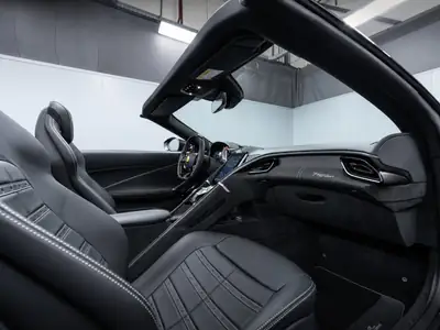 Ferrari Roma Spider 3.9 V8 — Cabriolet italien haute performance, 6000 km seulement — Miniature 12