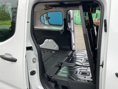 Peugeot Partner Pro DANGEL 4×4 — Utilitaire tout-terrain diesel, 5000 km seulement — Miniatur 8