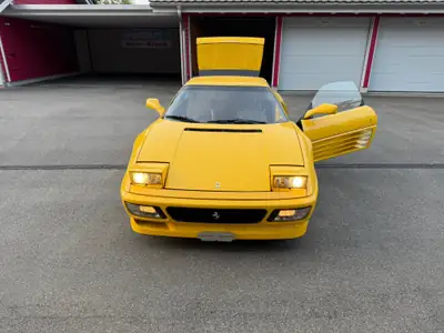 Ferrari 348 TS 1992 — Cabriolet légendaire, moteur V8 atmosphérique, statut de véhicule ancien jusqu'en 2028 — fianco