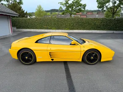 Ferrari 348 TS 1992 — Cabriolet légendaire, moteur V8 atmosphérique, statut de véhicule ancien jusqu'en 2028 — vista posteriore