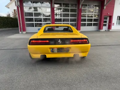 Ferrari 348 TS 1992 — Cabriolet légendaire, moteur V8 atmosphérique, statut de véhicule ancien jusqu'en 2028 — interni