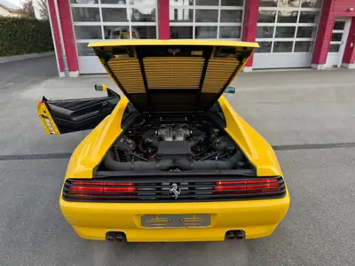 Ferrari 348 TS 1992 — Cabriolet légendaire, moteur V8 atmosphérique, statut de véhicule ancien jusqu'en 2028 — cruscotto