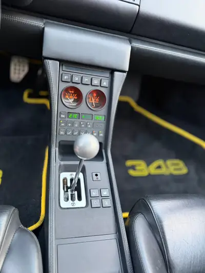 Ferrari 348 TS 1992 — Cabriolet légendaire, moteur V8 atmosphérique, statut de véhicule ancien jusqu'en 2028 — Miniatura 9