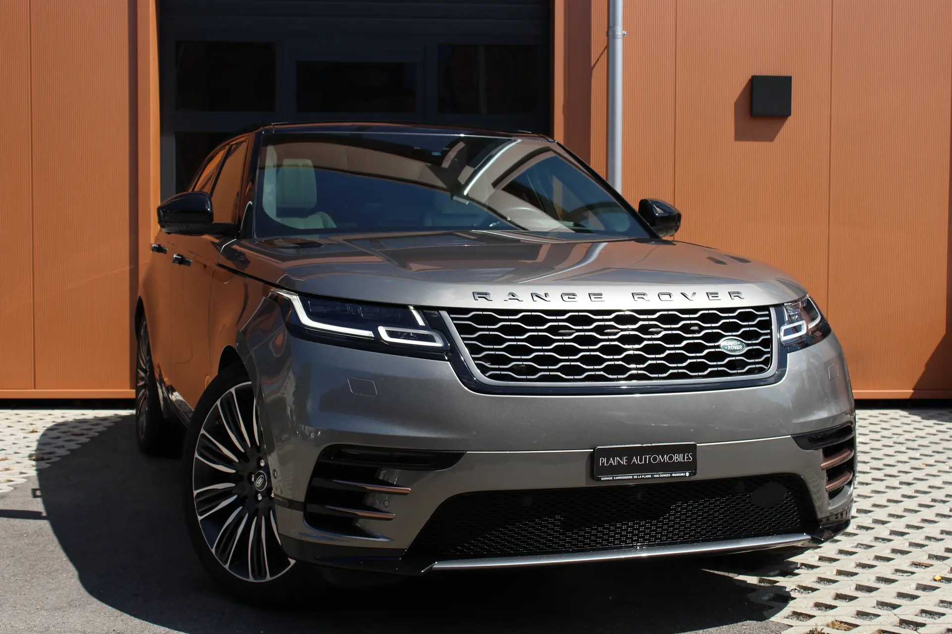 Land Rover Range Rover Velar D 300 First Edition — Diesel premium, toit ouvrant et caméra 360°