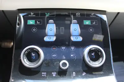 Land Rover Range Rover Velar D 300 First Edition — Diesel premium, toit ouvrant et caméra 360° — Miniature 22