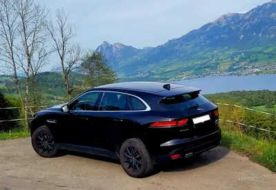 Jaguar F-Pace 2.0d AWD — SUV premium diesel, garantie complète et très bon état — Seitenansicht