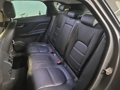 Jaguar F-Pace 2.0d AWD — SUV premium diesel, garantie complète et très bon état — Armaturenbrett