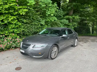 SAAB 9-5 2.0T Vector XWD — Berline suédoise à transmission intégrale — vista esterna