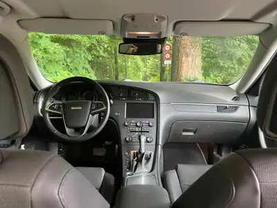 SAAB 9-5 2.0T Vector XWD — Berline suédoise à transmission intégrale — Miniatura 8