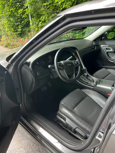 SAAB 9-5 2.0T Vector XWD — Berline suédoise à transmission intégrale — Miniatura 7