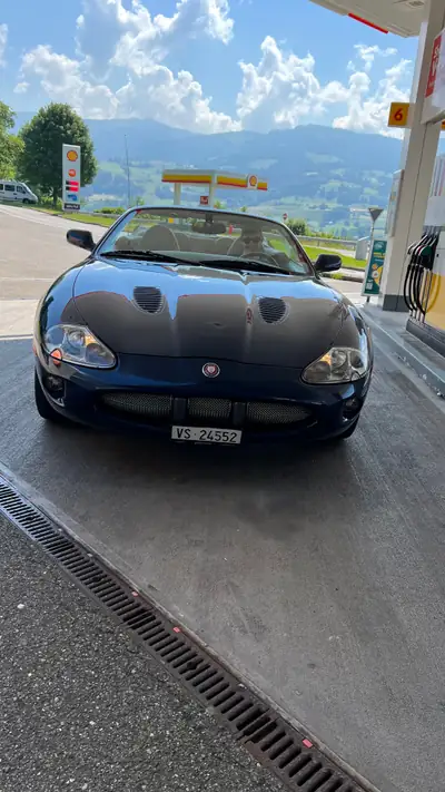 Jaguar XK XKR 4.0 S/C — Cabriolet sportif surcompressé, 320 ch et seulement 92 000 km — Heckansicht