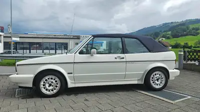 VW Golf Cabriolet 1800 GL — Roadster rétro des années 80, moteur fiable et élégant — interior