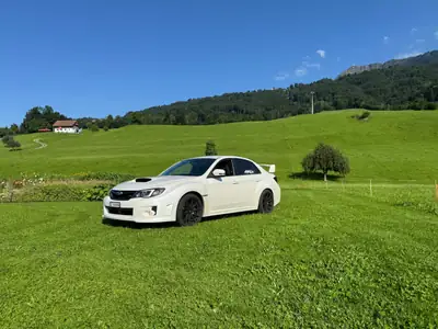 Subaru WRX STI Sport 2.5 Turbo 4WD — Performance brute et traction intégrale — side view