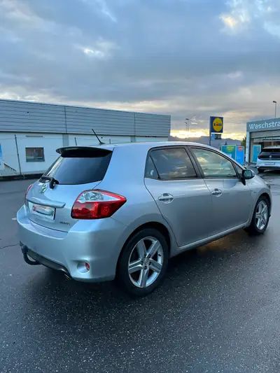 Toyota Auris 2.2 D-4D CleanPower — Diesel performant, 276 000 km, sans sinistre — side view