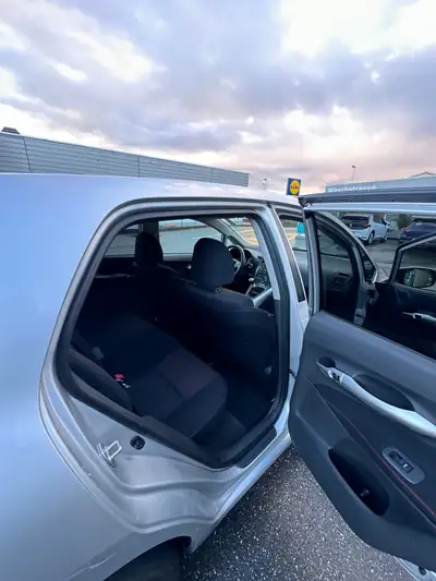 Toyota Auris 2.2 D-4D CleanPower — Diesel performant, 276 000 km, sans sinistre — interior