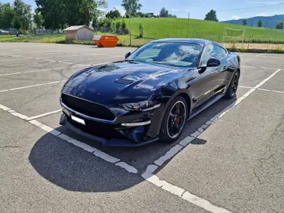 Ford Mustang Fastback 5.0 V8 BULLITT — Légende américaine, édition anniversaire noire — Heckansicht