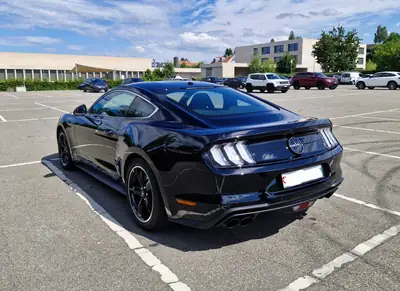 Ford Mustang Fastback 5.0 V8 BULLITT — Légende américaine, édition anniversaire noire — Armaturenbrett