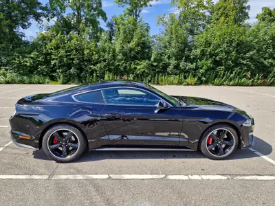 Ford Mustang Fastback 5.0 V8 BULLITT — Légende américaine, édition anniversaire noire — Miniatur 8