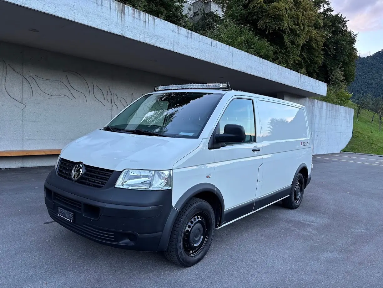Volkswagen T5 2008 occasion Brunnen — 2
