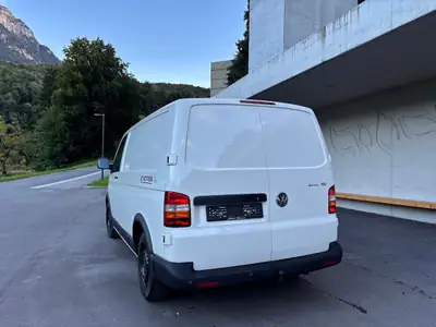 VW T5 2.5 TDI 4MOTION — Utilitaire polyvalent 4x4, entretien complet récent — Miniatura 7