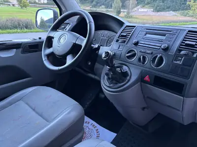 VW T5 2.5 TDI 4MOTION — Utilitaire polyvalent 4x4, entretien complet récent — Miniatura 13
