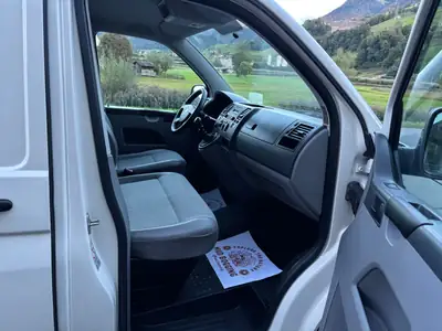 VW T5 2.5 TDI 4MOTION — Utilitaire polyvalent 4x4, entretien complet récent — Miniatura 18